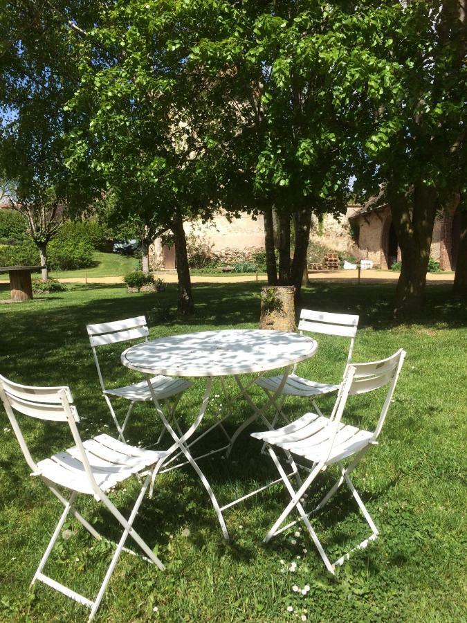 La Ferme Au Colombier Panzió Néron Kültér fotó